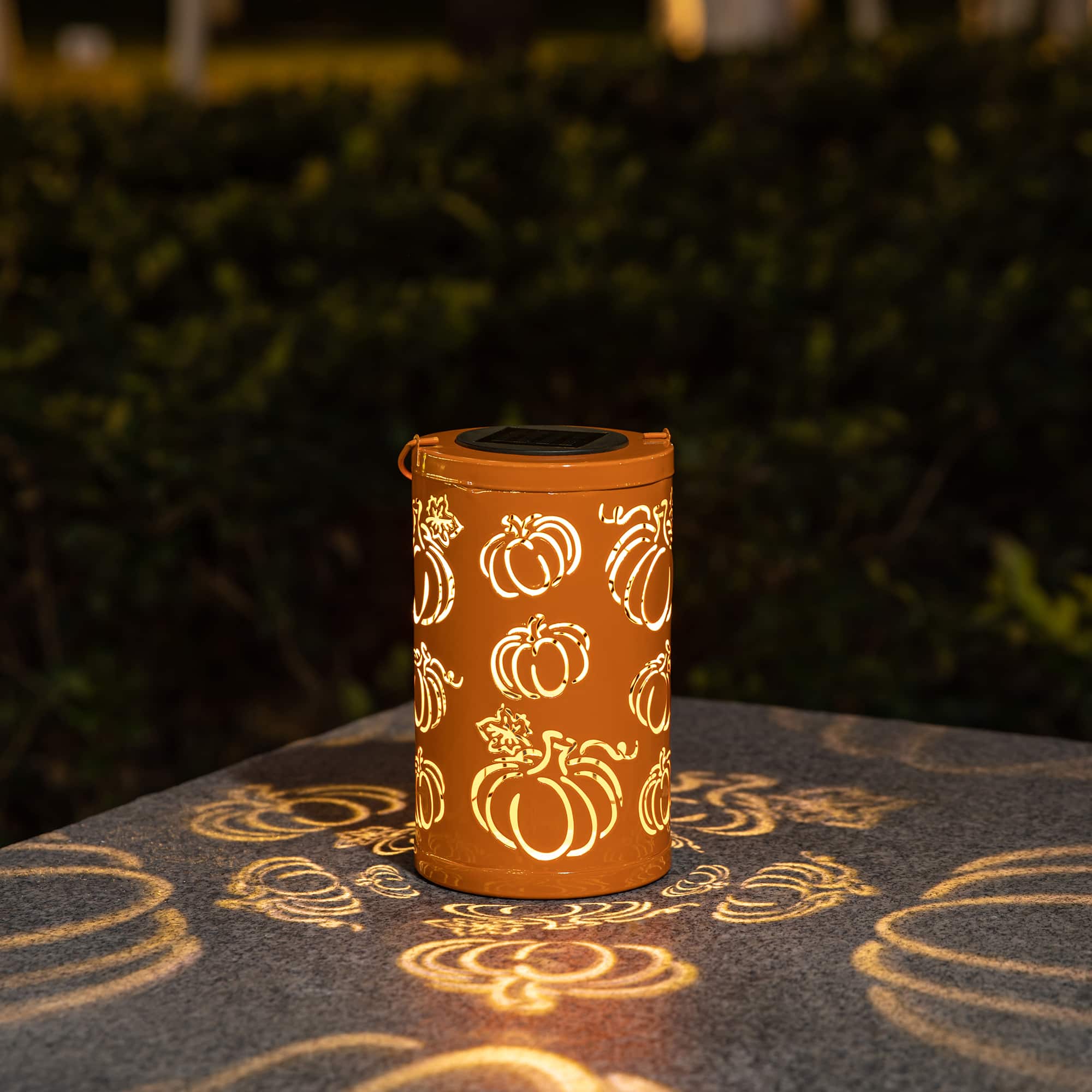 Glitzhome® 10.75" Fall Metal Pumpkin Solar Powered LED Lantern